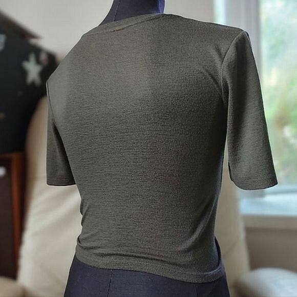 Wilfred Free green Subah T-shirt front-knot short sleeve crop tee - Picture 9 of 14